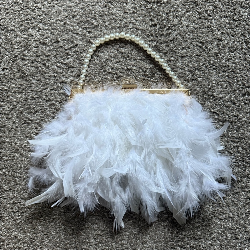 Elegant White Feather Clutch with Pearl Handle